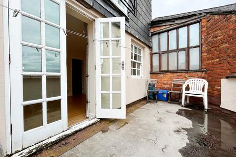 Studio to rent, High Street , Cheltenham GL50