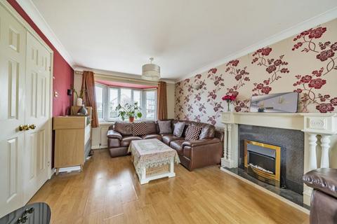 4 bedroom detached house to rent, Guildford GU4