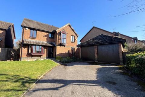 4 bedroom detached house to rent, Jersey Close, Guildford GU4