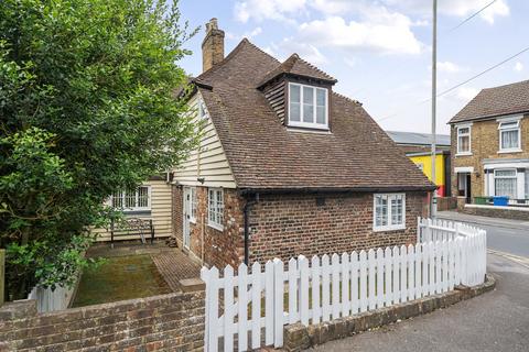 2 bedroom house for sale, Chalkwell Road, Sittingbourne, Kent, ME10