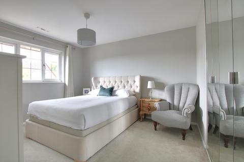 48 Dickens Dell, Totton, Southampton, SO40 8FJ