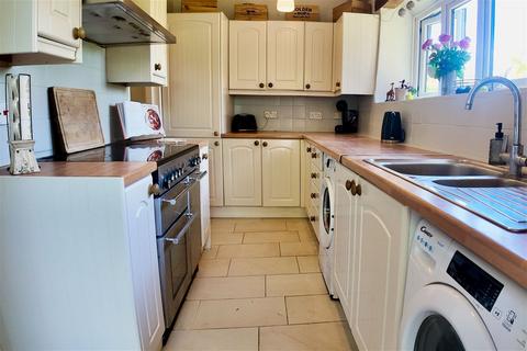1 bedroom cottage for sale, The Square, Bampton OX18