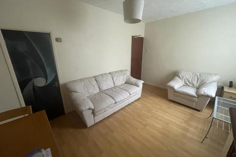 1 bedroom in a house share to rent, Ipswich Street,  Ferndale,  SN2