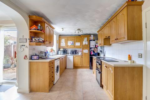 3 bedroom semi-detached house for sale, Woodside Avenue, Benfleet