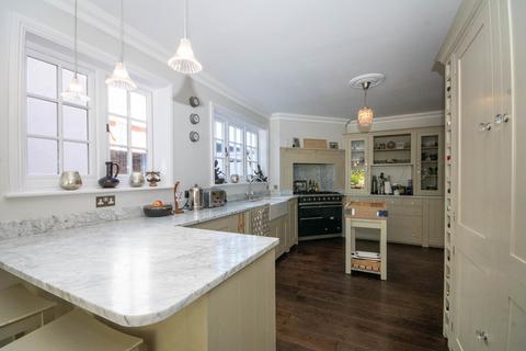 5 bedroom semi-detached house for sale, Love Lane, Pinner HA5