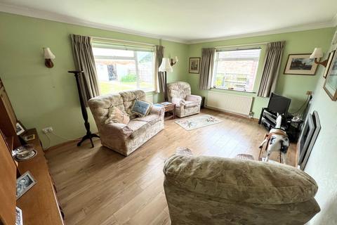 4 bedroom chalet for sale, WEST WINCH - Spacious 4 Bed Chalet with Large Garden