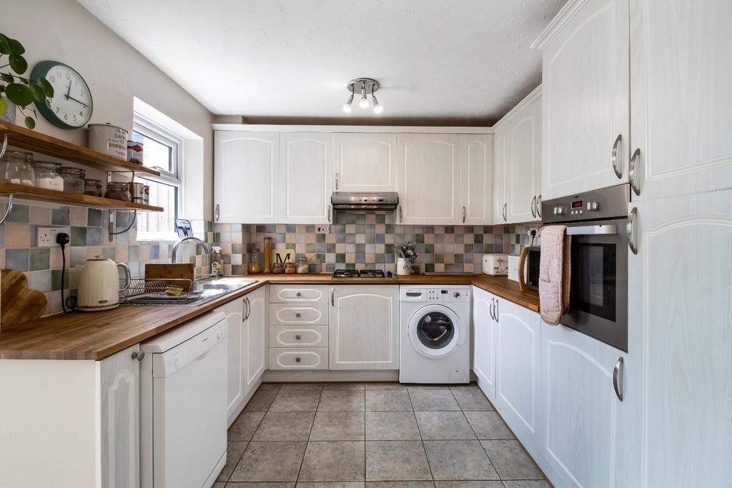 Stratton Heights Stratton Heights, Cirencester... 4 bed semi-detached house - £415,000