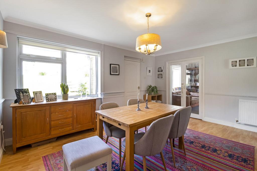 Stratton Heights Stratton Heights, Cirencester... 4 bed semi-detached house - £415,000