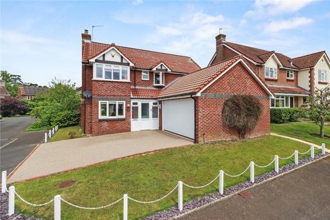 4 bedroom detached house for sale, Calvert Close, Uckfield, East Sussex, TN22