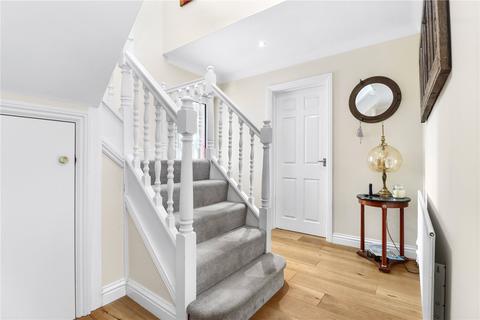 19 Calvert Close, Uckfield, TN22 2BZ