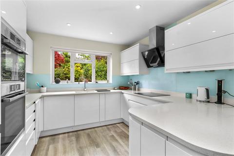 19 Calvert Close, Uckfield, TN22 2BZ