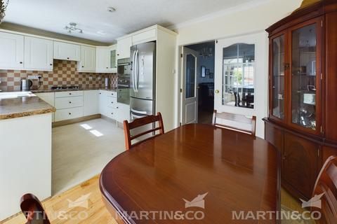 16 Manor Farm Close, Adwick Le Street, Doncaster, DN6 7AE