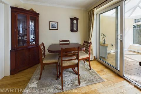 16 Manor Farm Close, Adwick Le Street, Doncaster, DN6 7AE