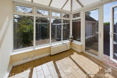 16 Manor Farm Close, Adwick Le Street, Doncaster, DN6 7AE