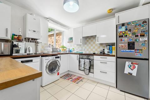 2 bedroom ground floor maisonette for sale, Bond Gardens, Wallington