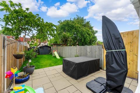 3 bedroom terraced house for sale, Mellows Road, Wallington