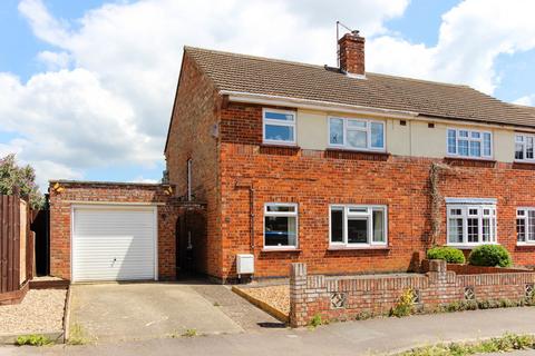 3 bedroom semi-detached house to rent, Chaucer Road, Wellingborough NN8