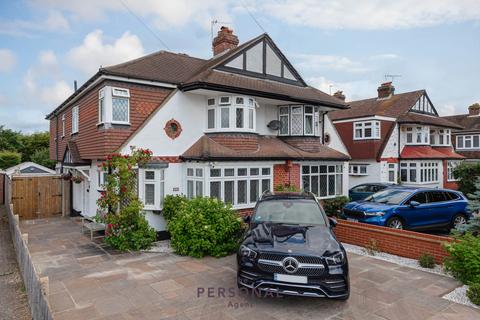 4 bedroom semi-detached house to rent, Clandon Close, Epsom