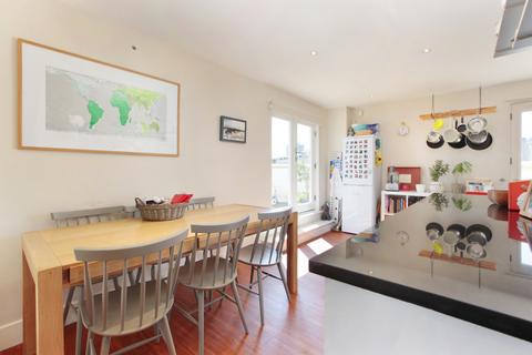 2 bedroom flat for sale, Battersea High Street, London SW11