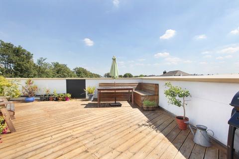 2 bedroom flat for sale, Battersea High Street, London SW11