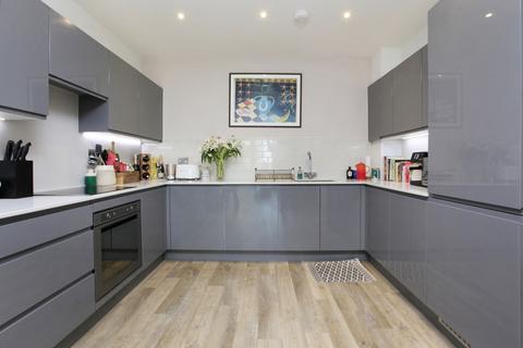 2 bedroom flat for sale, Wilson House, Battersea SW11