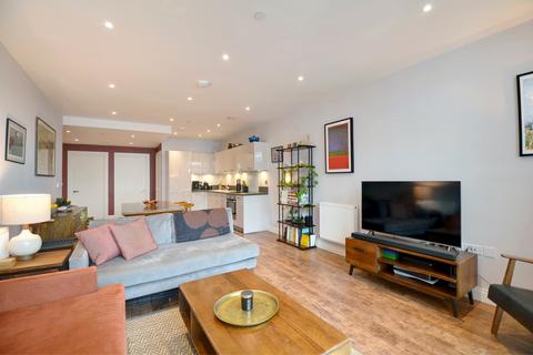 2 bedroom flat for sale, Valetta House, Battersea Park SW11