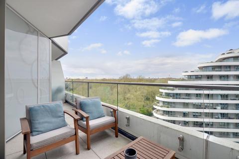 2 bedroom flat for sale, Valetta House, Battersea Park SW11