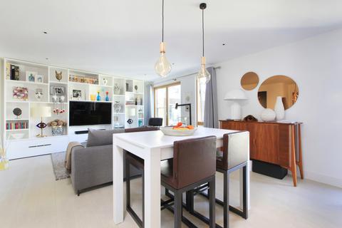 156 Wingate Square, London, SW4 0AN