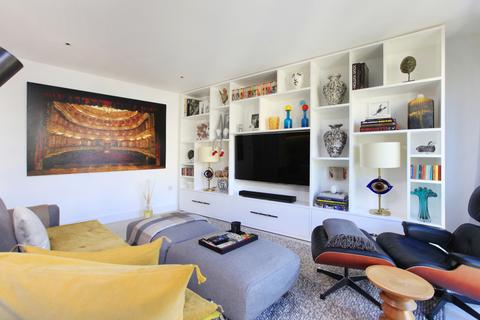 156 Wingate Square, London, SW4 0AN