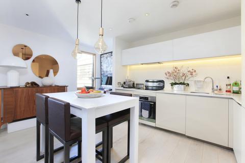 156 Wingate Square, London, SW4 0AN