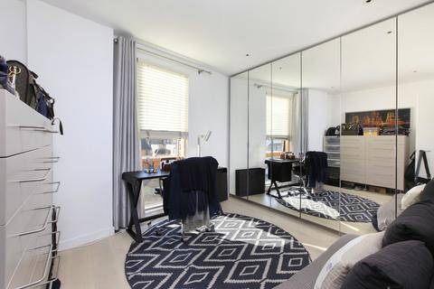 156 Wingate Square, London, SW4 0AN
