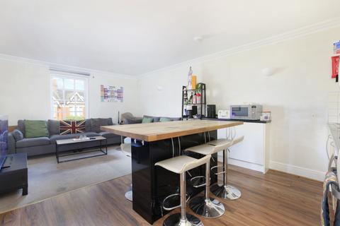 3 bedroom flat for sale, Old Town, London SW4