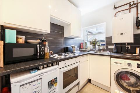 2 bedroom flat for sale, Cathles Road, London SW12