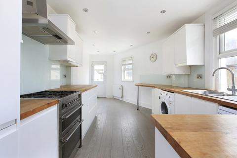 3 bedroom flat for sale, Cambray Road, London SW12