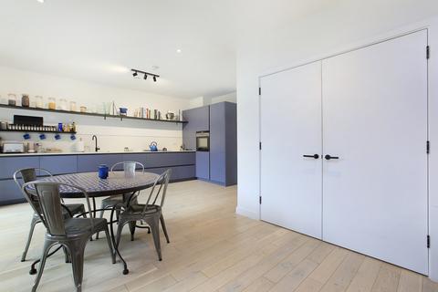 3 bedroom apartment for sale, Balham, London SW17
