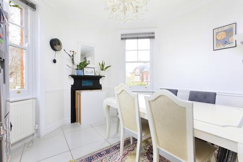 2 bedroom flat for sale, Wandsworth Common, London SW12