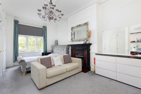 2 bedroom flat for sale, Wandsworth Common, London SW12