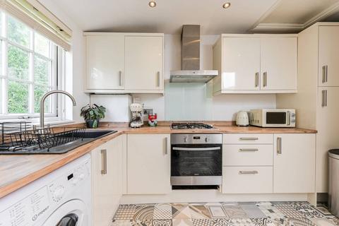 2 bedroom flat for sale, Salford Road, Telford Park, London, SW2