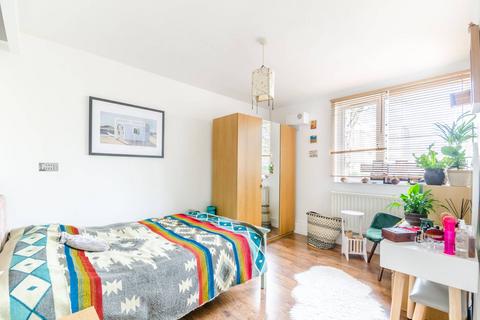 2 bedroom flat for sale, Scrutton Close, Clapham Park, London, SW12