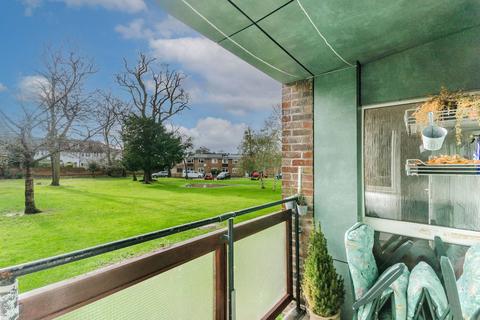 2 bedroom flat for sale, Scrutton Close, Clapham Park, London, SW12