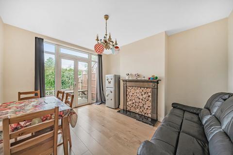 3 bedroom end of terrace house for sale, Park Gardens, London NW9