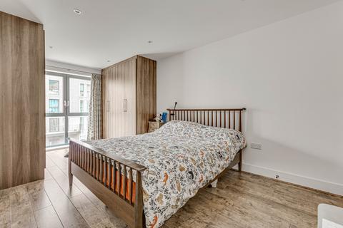 2 bedroom flat to rent, Knightley Walk, London