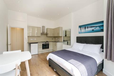 Studio to rent, Nevern Place, Earls Court, London, SW5