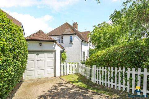 2 Litchfield Way, Guildford, GU2 7QL