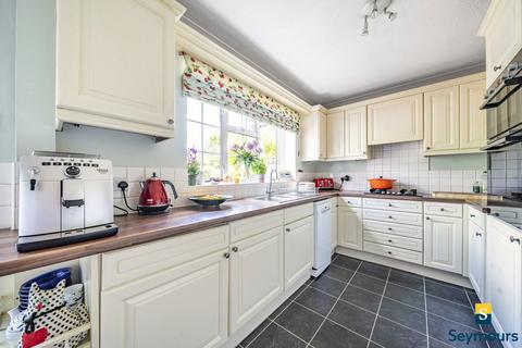 2 Litchfield Way, Guildford, GU2 7QL