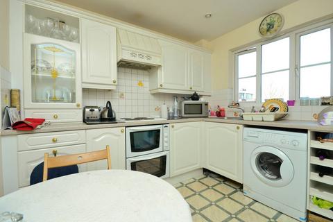 2 bedroom flat to rent, Sheepcote Road, Harrow, HA1