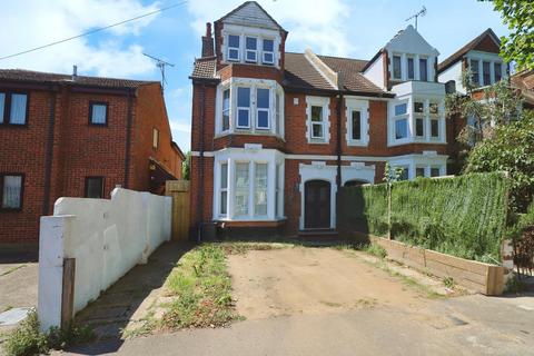 3 bedroom apartment for sale, Cromer Road, Southend-on-sea, SS1