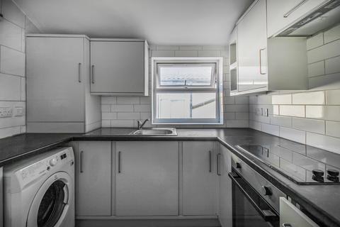 2 bedroom flat to rent, Chesterton Terrace E13