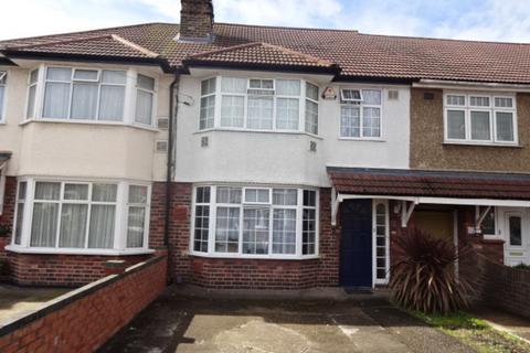 4 bedroom terraced house to rent, Victoria Gardens, Middlesex TW5