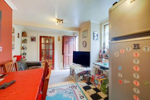 2 bedroom flat for sale, Hornsey Road Road, Hornsey, London, N8